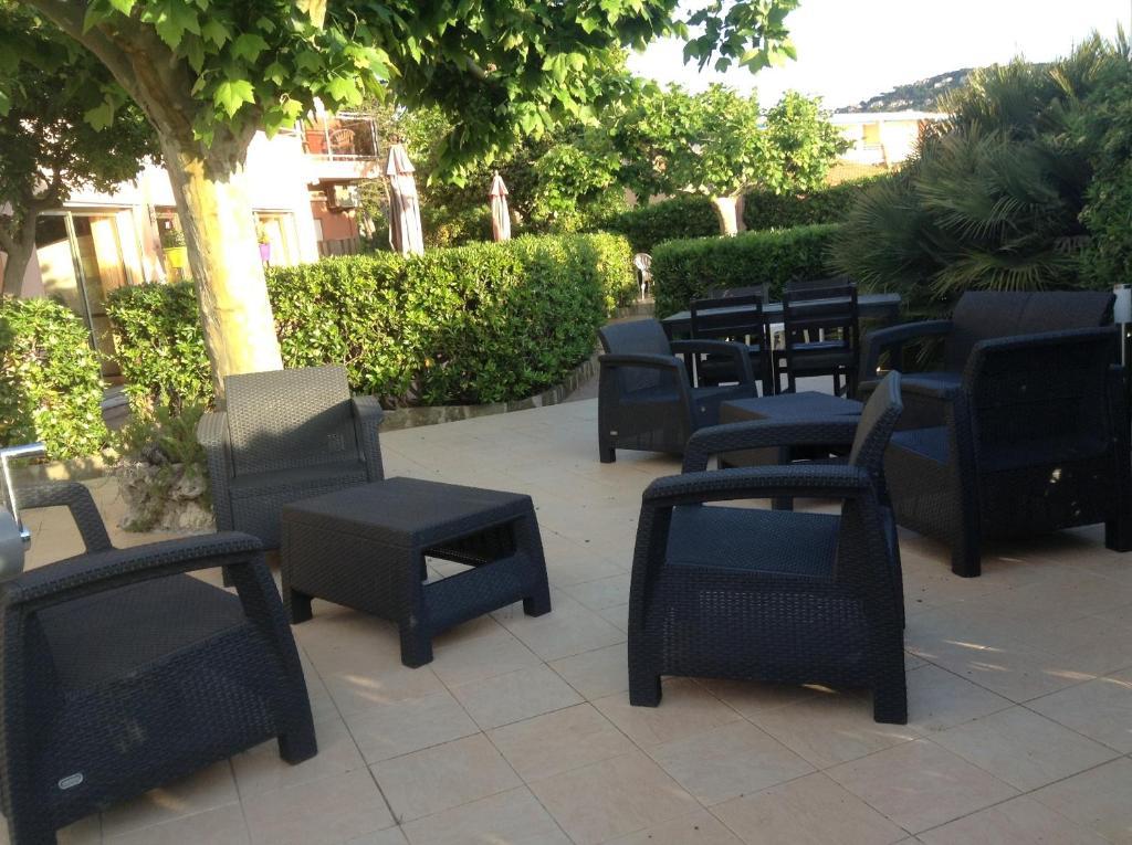 Hotel La Caravelle Frejus Exterior photo