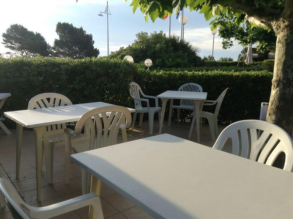 Hotel La Caravelle Frejus Exterior photo